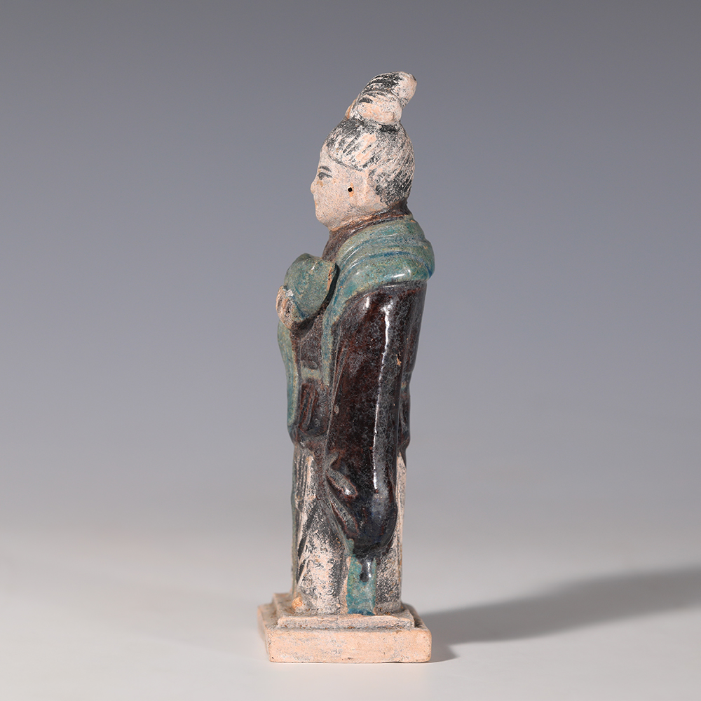 Chinese Ming Dynasty Terracotta Court Attendant Statuette Chinese Ming Dynasty Terracotta Court Attendant Statuette