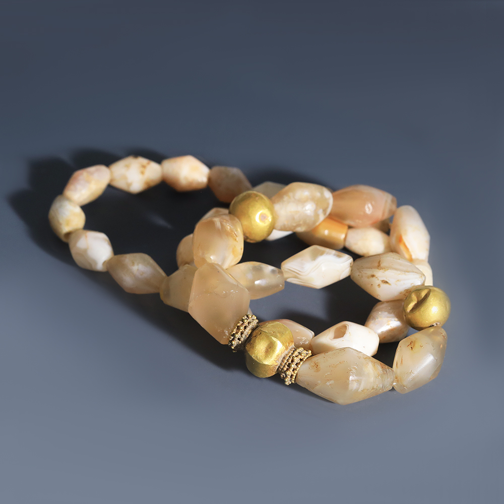 Necklace With White Agate Beads Necklace With White Agate Beads