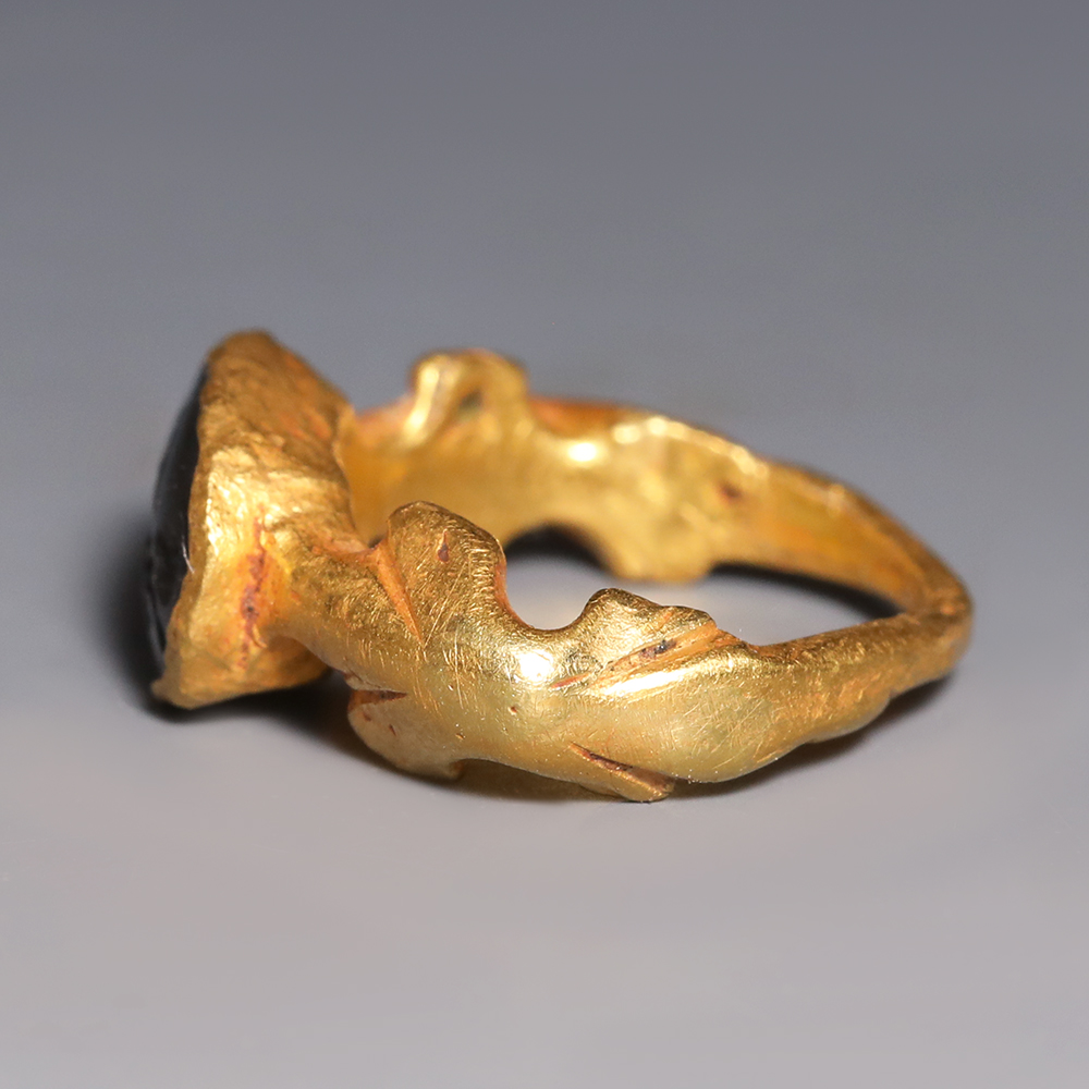 Roman Gold and Agate Ring with Bacchus Roman Gold and Agate Ring with Bacchus