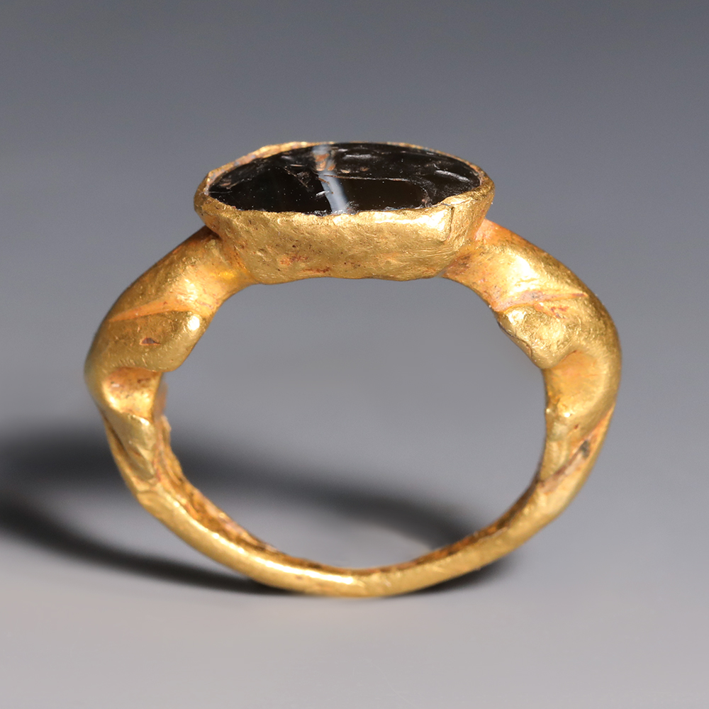 Roman Gold and Agate Ring with Bacchus Roman Gold and Agate Ring with Bacchus